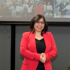 Odri Fernandes presenting to a room of business owners